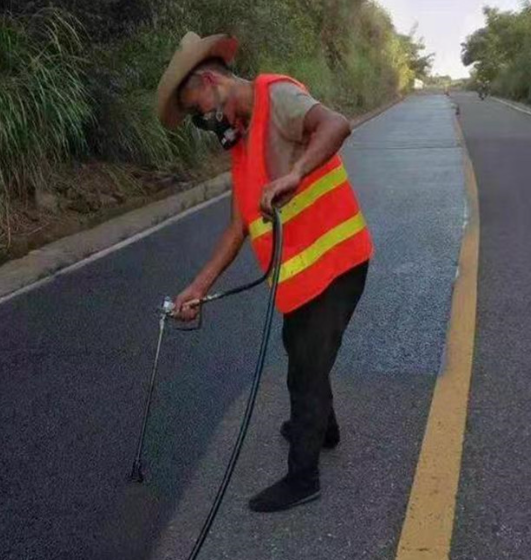 威海路面喷涂翻新彩色步道施工方案