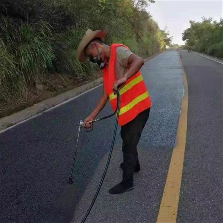 威海 彩色防滑路面的底涂是保障路面附着力