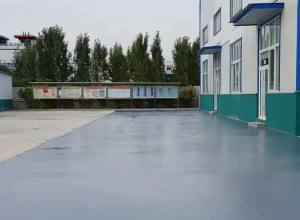 威海彩色路面喷涂翻新的材料对冬季